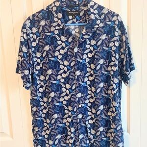 Banana Republic Blue and White Casual Button Down Shirt